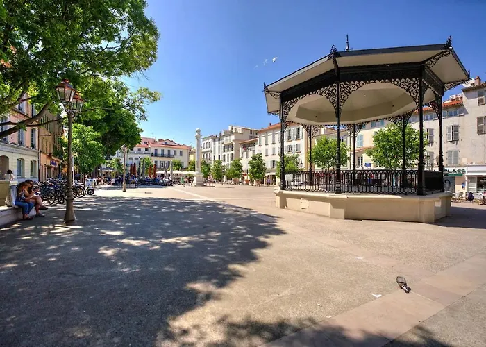 Duplex Mezzanine Near Shops & Cafes Apartment Antibes